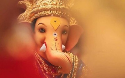 प्राकृतिकता और परंपरा के साथ मनाएँ बप्पा का स्वागत"
