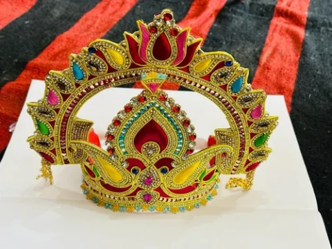 'Zari Mukut fo Laddu Gopal'