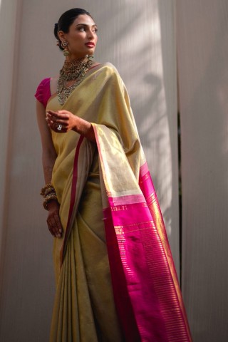 Athiya Shetty's Gold Kanjivaram Saree Color: Original (Fuchsia Pink)