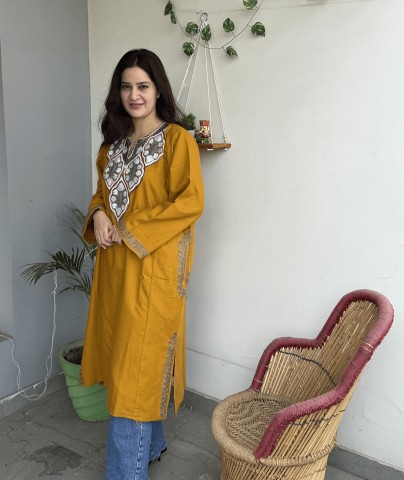 Maroon Bootidaar Aari Embroidered Pheran