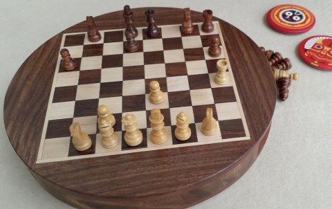 ROUND MAGNETIC CHESS SET